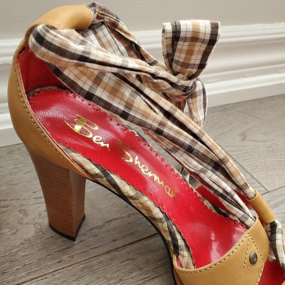 Ben Sherman tan plaid platform sandals - Picture 6 of 9